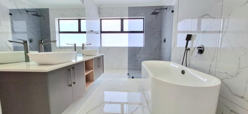 3 Bedroom Property for Sale in Hartenbos Heuwels Western Cape